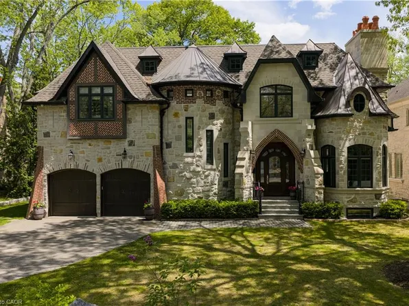 1165 Garden Rd, Mississauga, ON L5H 3J5