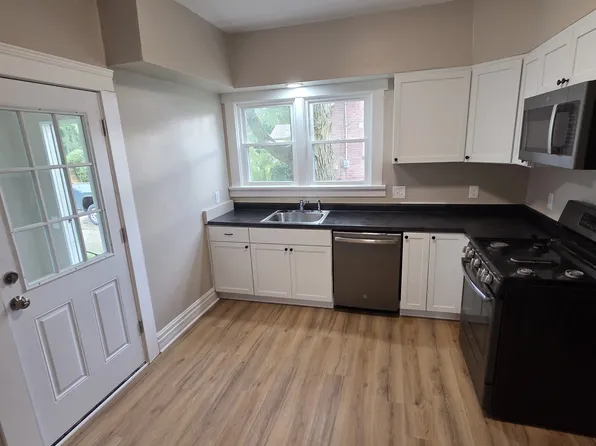 123 Beebe Ave, Elyria, OH 44035