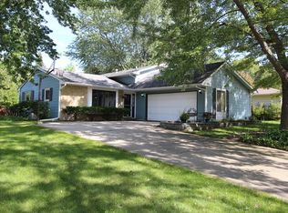 702 S 12th Ave, St Charles, IL