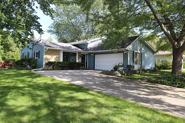 702 S 12th Ave photo 1