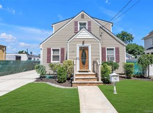 130 Custer Avenue, Williston Park, NY 11596