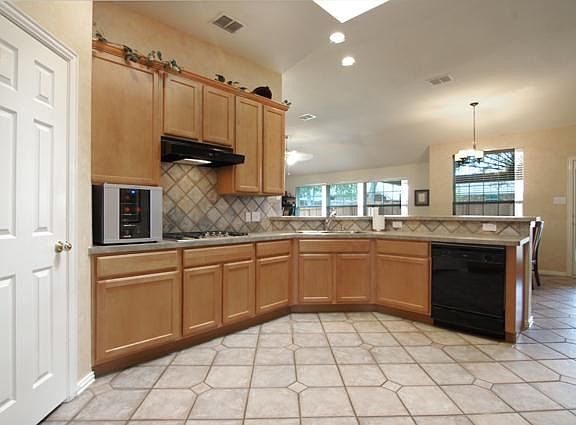 4th image of 1416 McClure Dr
