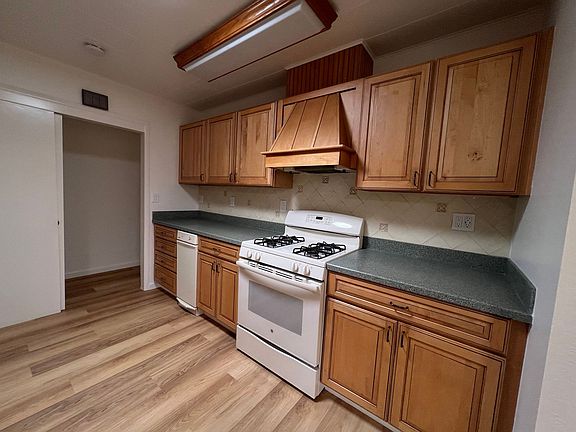 4th image of 636 Leona Ln