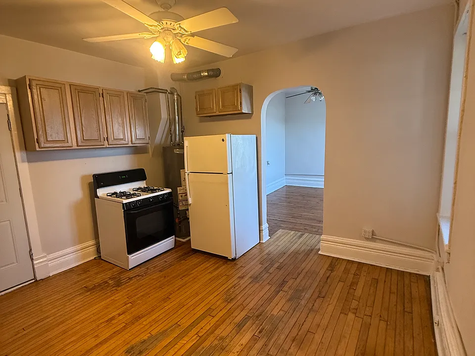 2409-11 S Hoyne Ave #203