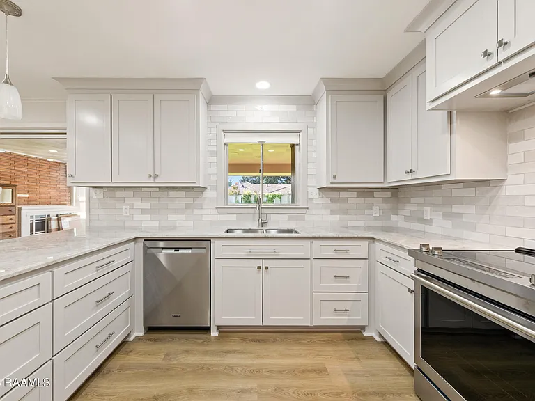 223 Stephanie Ave — Photo 11
