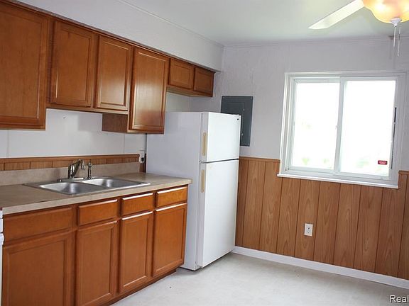 4th image of 32161 Genessee St
