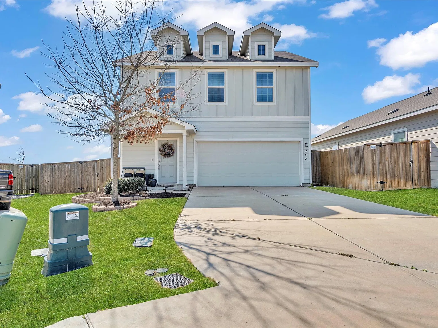 4 bed, 2.5 bath, 1983 sqft, $1,750 — Photo 1