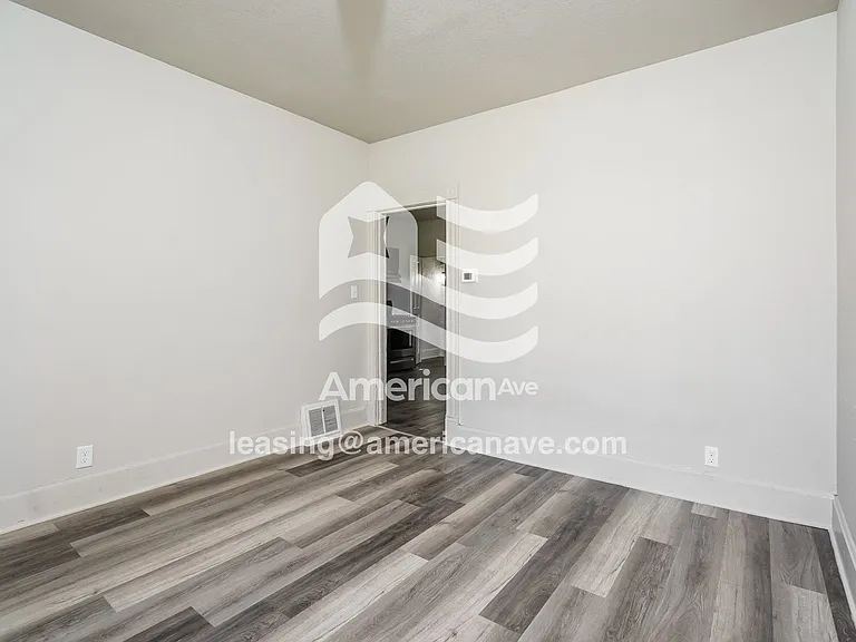 612027_003_living_room_13827824.jpg