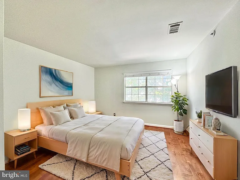 5716 Chapman Mill Dr #200 — Photo 16