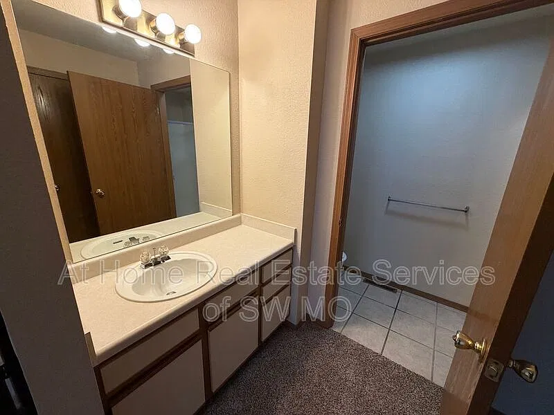2 bed, 2.0 bath, 900 sqft, $805 — Photo 4