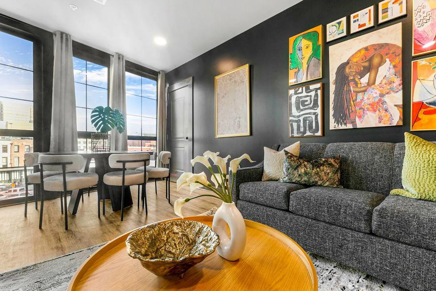 2 bed, 1.0 bath, 904 sqft, $6,684 — Photo 2