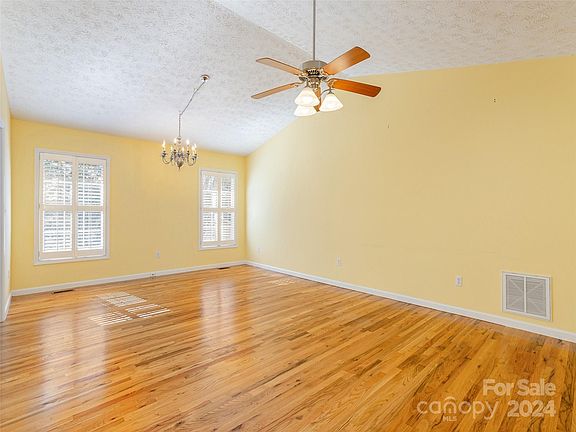 5th image of 54 Ashley Hill Ln