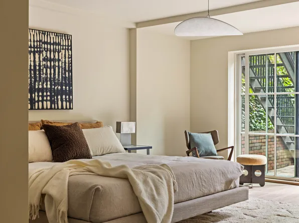 323 Clinton Street image 18 of 30