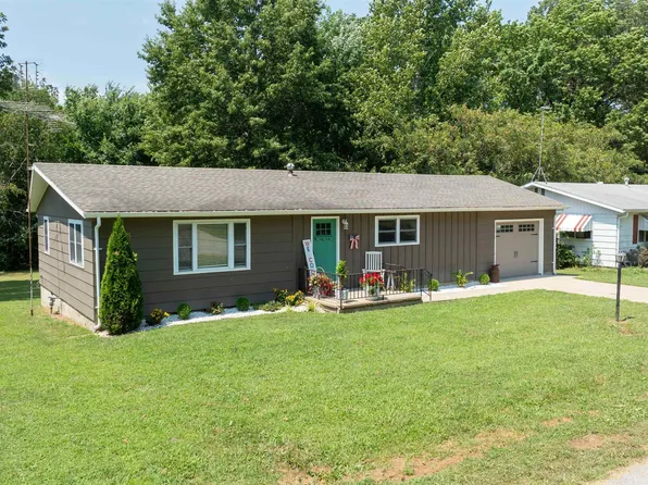 403 S Olive St, Windsor, MO 65360