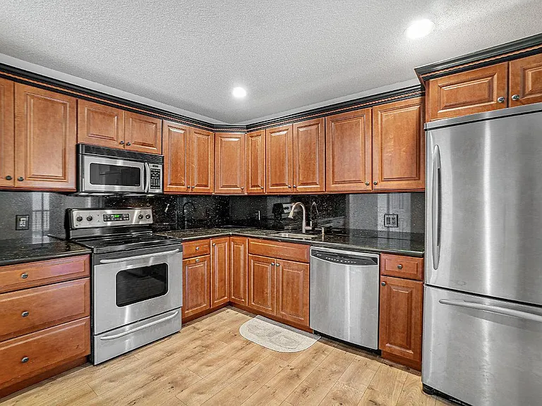 5520 Coach House Cir — Photo 9