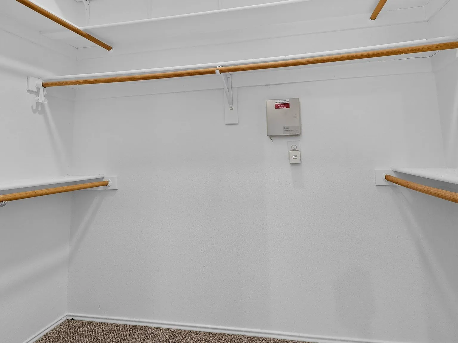 3 bed, 1964 sqft, $2,700 — Photo 4