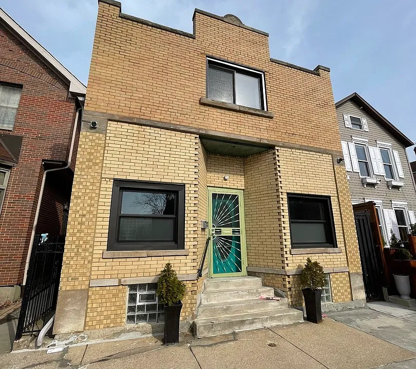 1831 S Laflin St #2