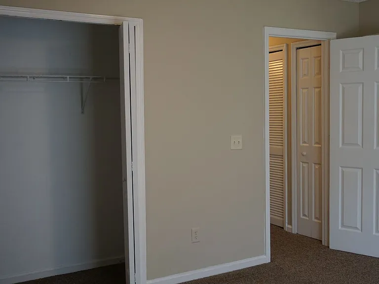 5562 Bennington Dr — Photo 11