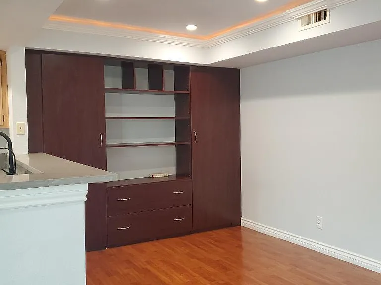 10119 Pinewood Ave — Photo 6