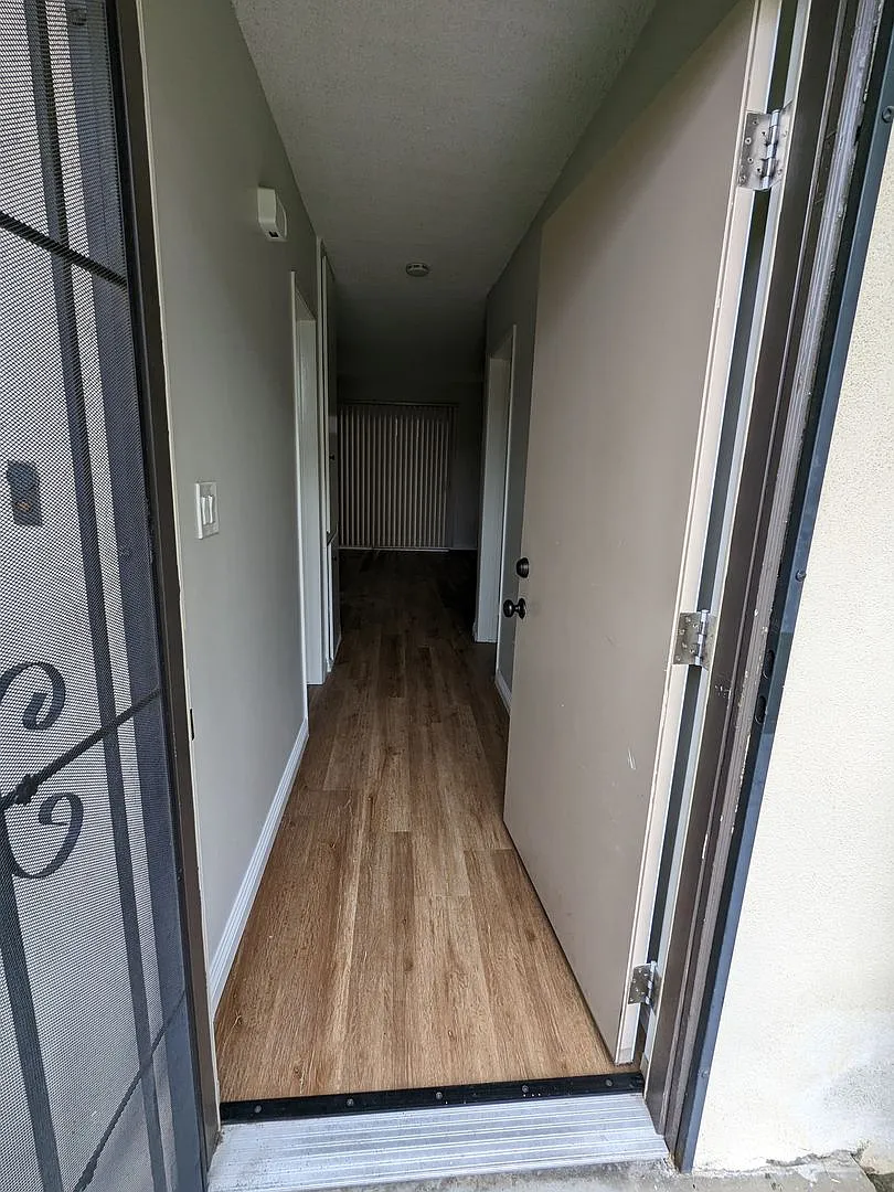 Suzanne Apartments — Photo 2