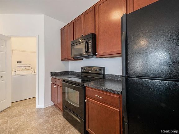 2nd image of 964 W Summerfield Glen Cir #17