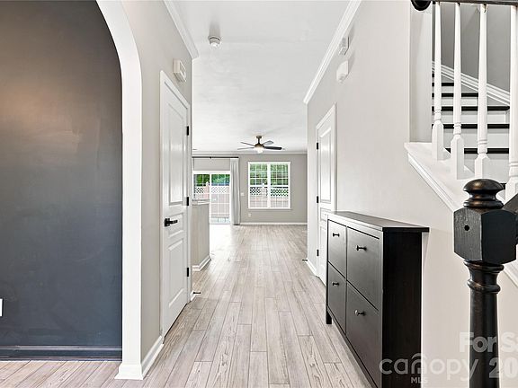 3rd image of 231 Dawn Mist Ln