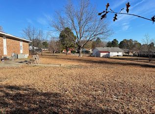 25 Pansy Cir, Spring Lake, NC 28390