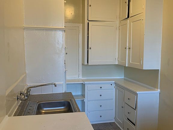 4th image of 3184 W 8th St #310