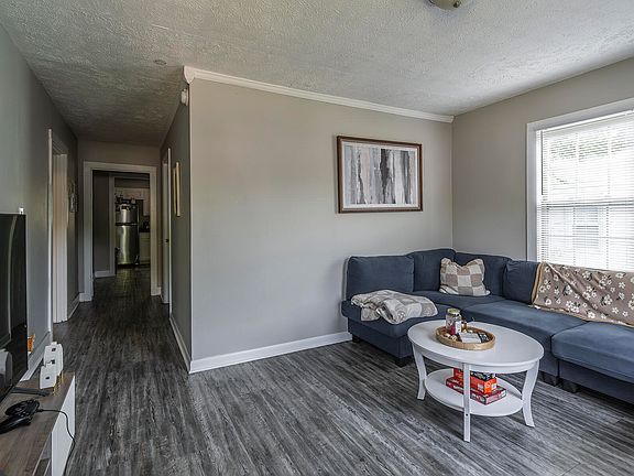 5th image of 609 Addison Ave