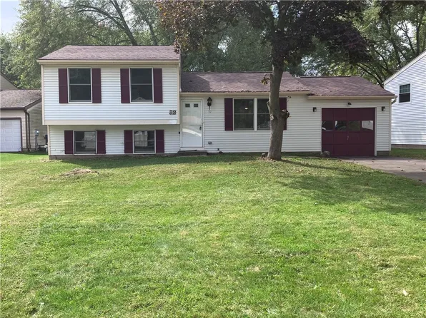 32 Mapleview Cir, Penfield, NY 14526