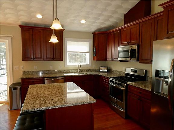 2nd image of 6 Heywood Ln