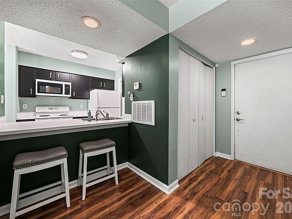 4th image of 11066 Harrowfield Rd