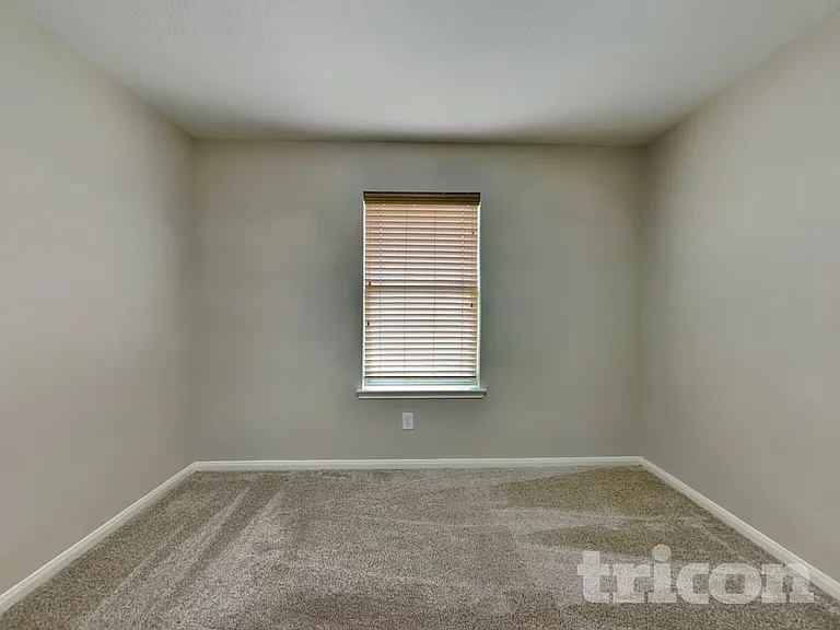 8523 W Highlands Xing — Photo 18