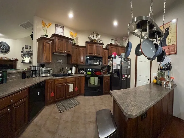 609 SW 161st St — Photo 5