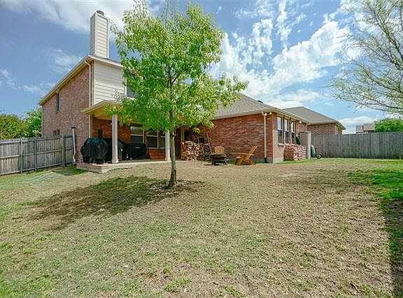 3rd image of 329 Highland Creek Dr