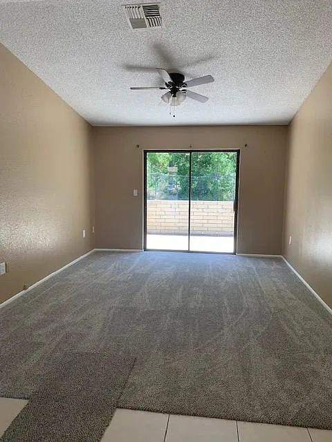 2 bed, 927 sqft, $1,600 — Photo 3