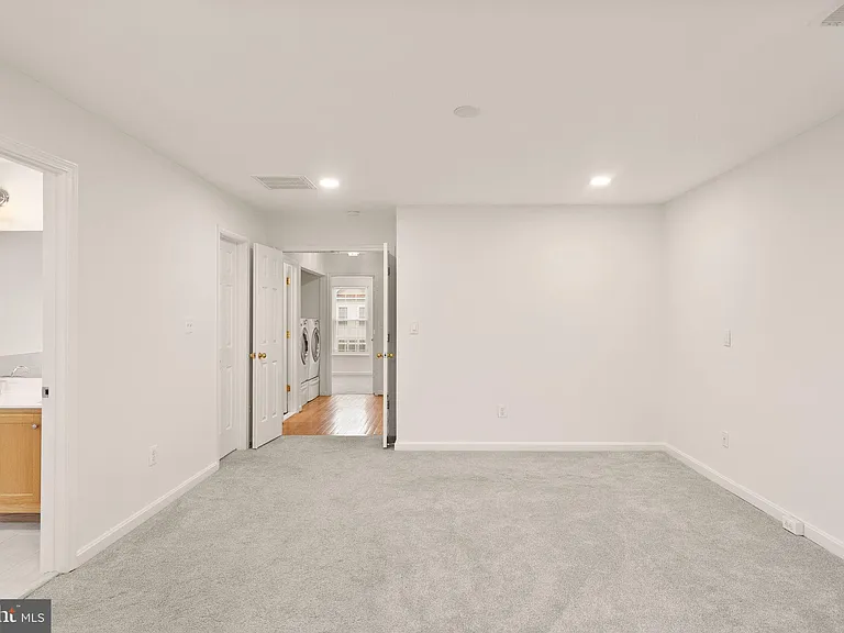 42685 Rolling Rock Sq — Photo 24