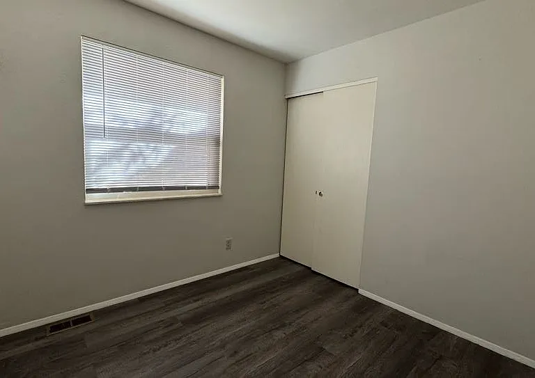 1615 Central Pkwy — Photo 13