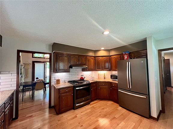 4th image of 1616 NE Yorkshire Dr
