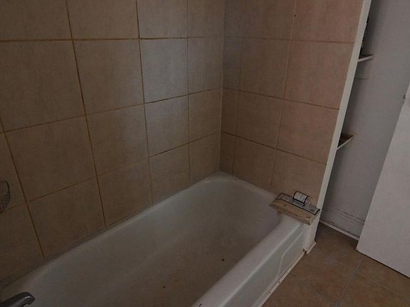 5th image of 250 South St #000003