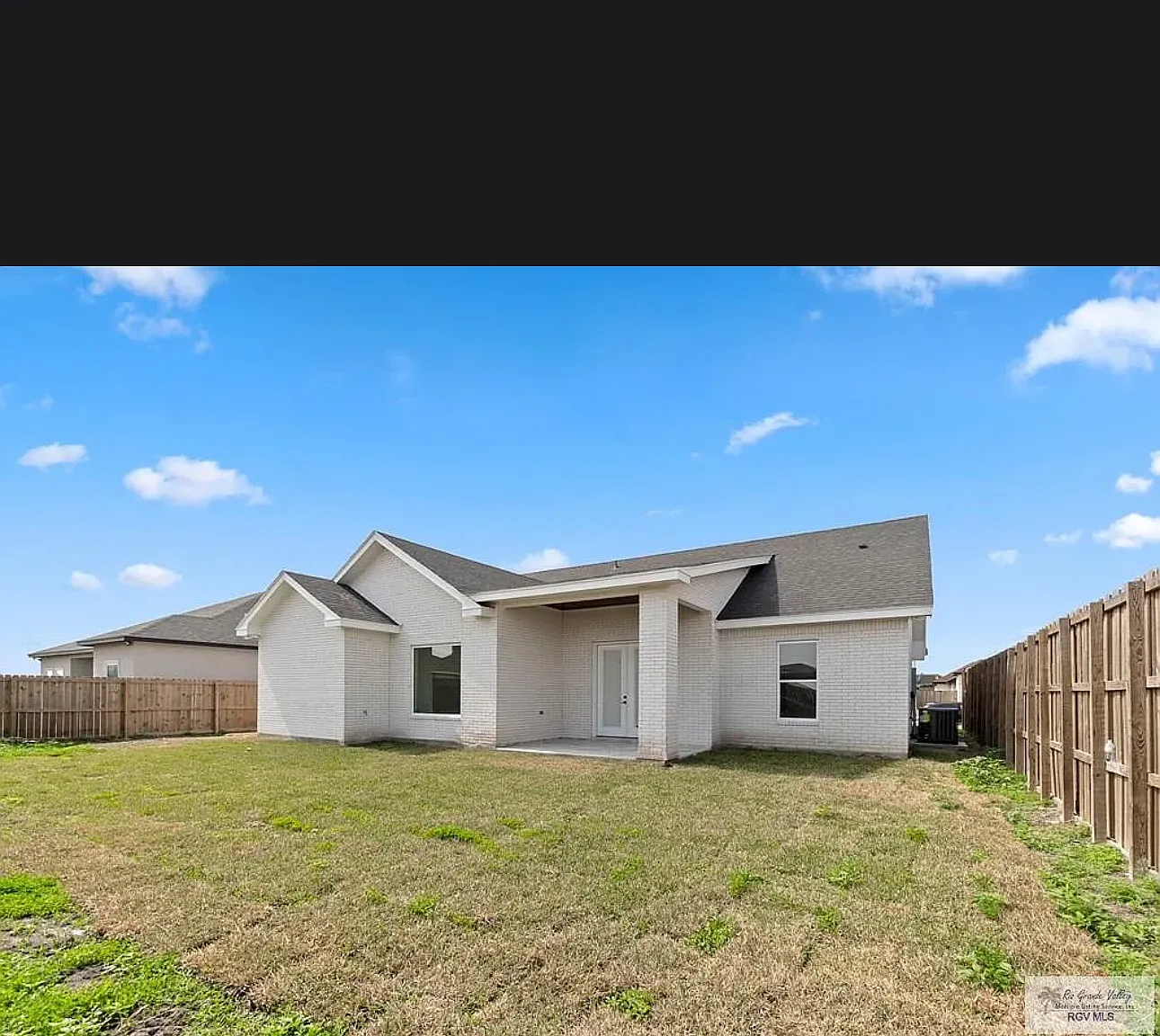 4 bed, 2.5 bath, 2078 sqft, $2,500 — Photo 2