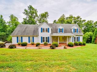 2004 Carey Ct, Yadkinville, NC 27055