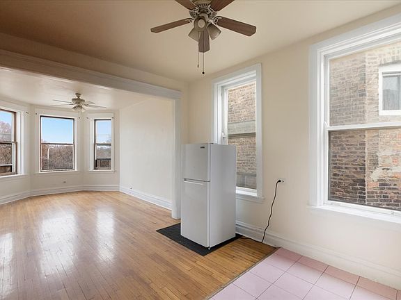4th image of 3133 W Augusta Blvd #3E