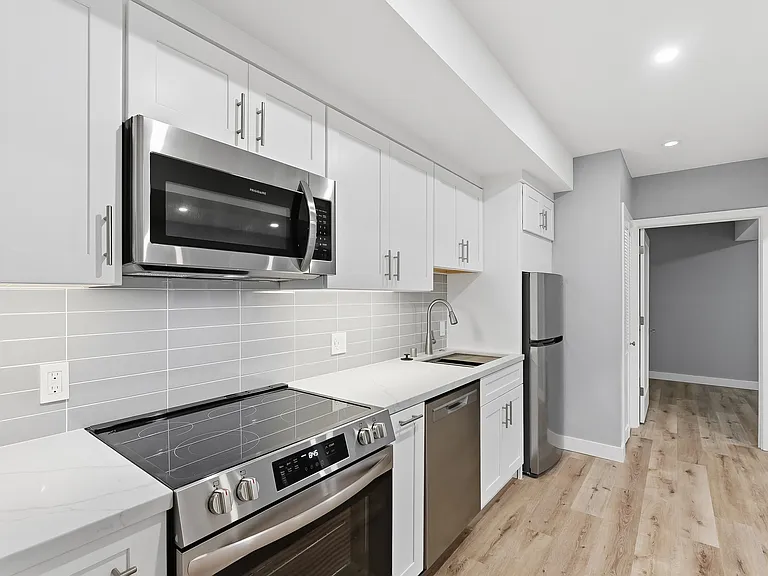 Alamo Park Apartments — Photo 5