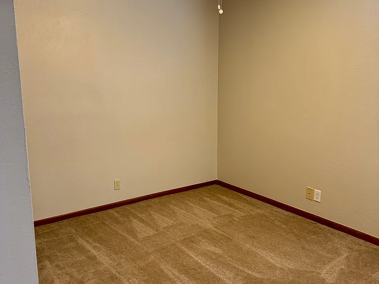 1035 Raleigh Cir — Photo 19