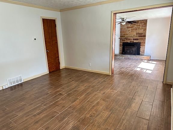 5th image of 220 Robert Dr
