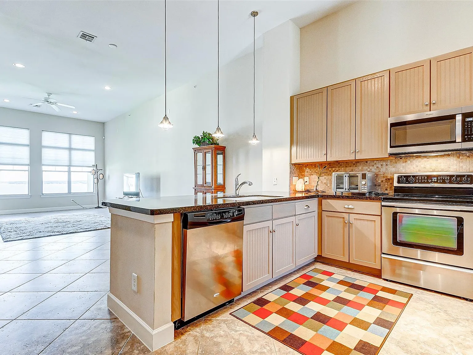 2 bed, 1.0 bath, 1354 sqft, $1,950 — Photo 4
