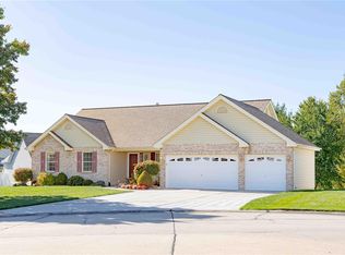 226 Greenbriar Bluffs Dr, Saint Peters, MO 63376