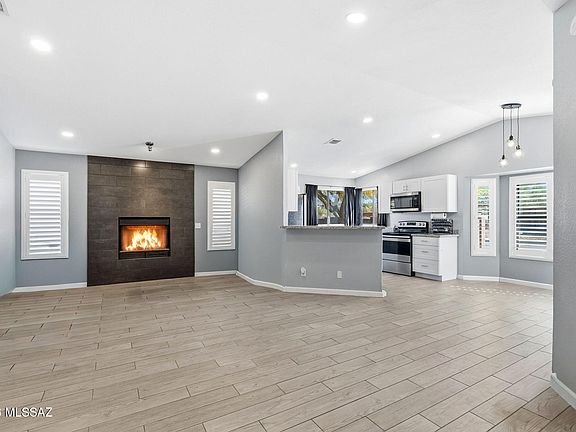 3rd image of 661 S Granite Falls Dr