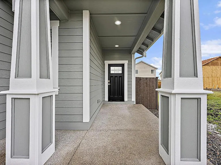 15851 Woodland Ct SE — Photo 2